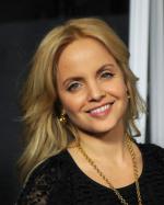 Мена Сувари: 322x400 / 24 Кб