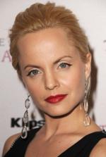 Мена Сувари: 270x400 / 19 Кб