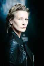 Астрид Ветналл: 640x960 / 68 Кб