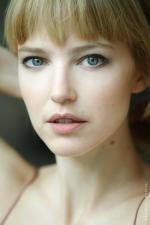 Жанике Аскевольд: 640x960 / 61 Кб