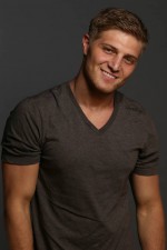 Nick Baham: 534x800 / 35 Кб