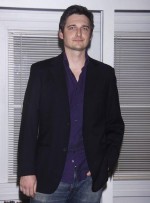 Тоби Леонард Мур: 496x670 / 47 Кб