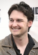 Тоби Леонард Мур: 415x600 / 39 Кб