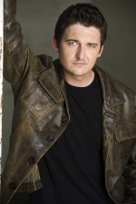 Тоби Леонард Мур: 683x1024 / 96 Кб