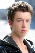 Саймон Джэглом: 300x450 / 28 Кб