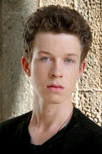 Саймон Джэглом: 300x450 / 30 Кб