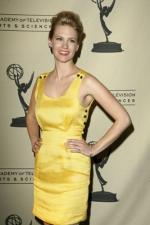 Дженьюэри Джонс: 267x400 / 22 Кб