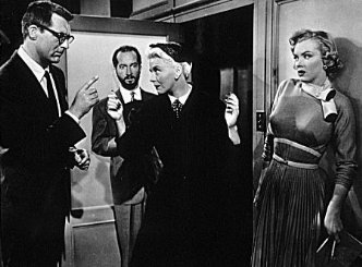 Фото - Обезьяньи проделки: 332x245 / 23 Кб