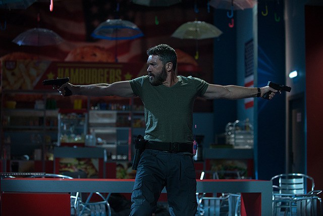 Фото - Охранник: 640x427 / 52.04 Кб