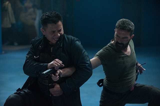 Фото - Охранник: 640x426 / 52.33 Кб