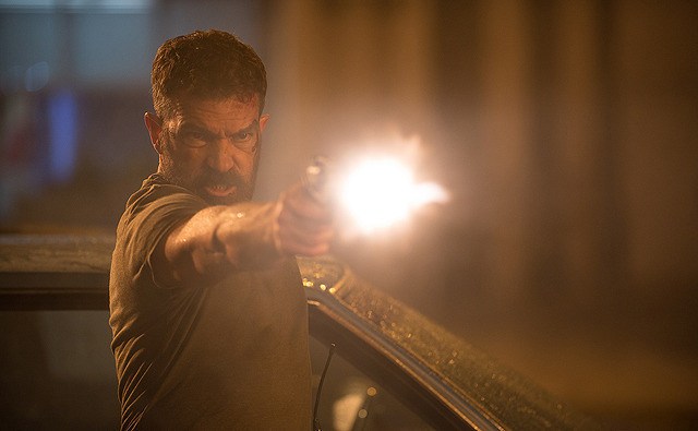 Фото - Охранник: 640x395 / 37.03 Кб