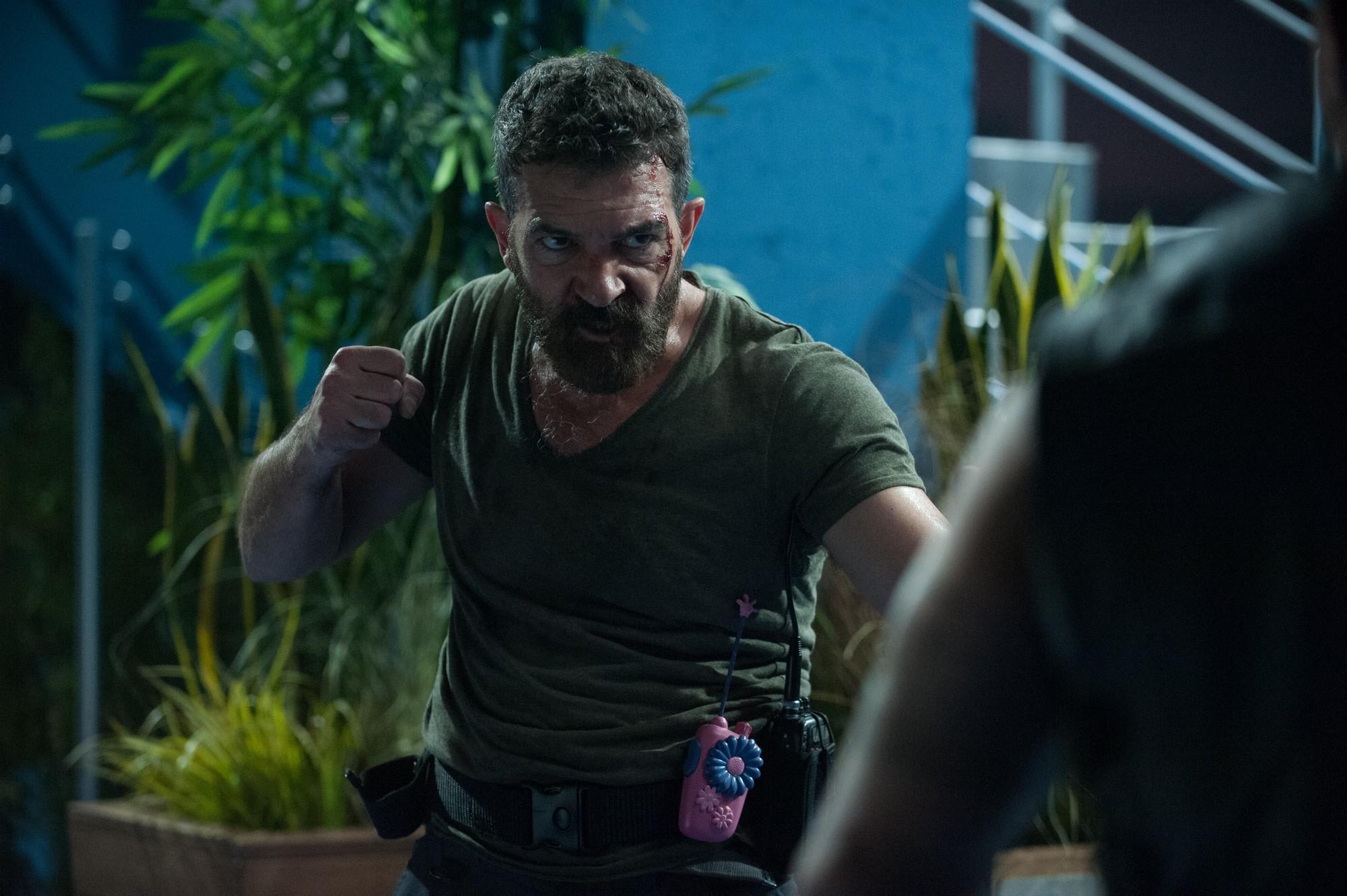 Фото - Охранник: 2000x1331 / 220.21 Кб