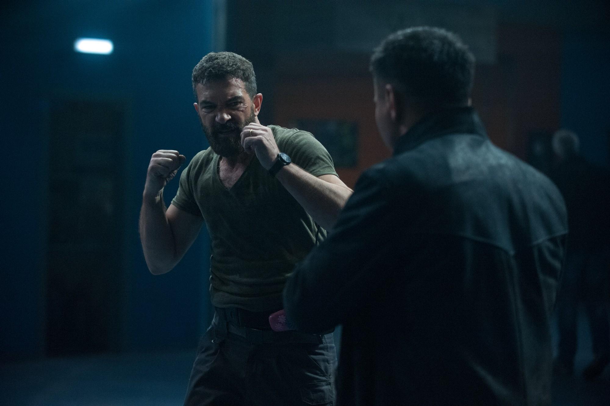 Фото - Охранник: 2000x1331 / 161.18 Кб