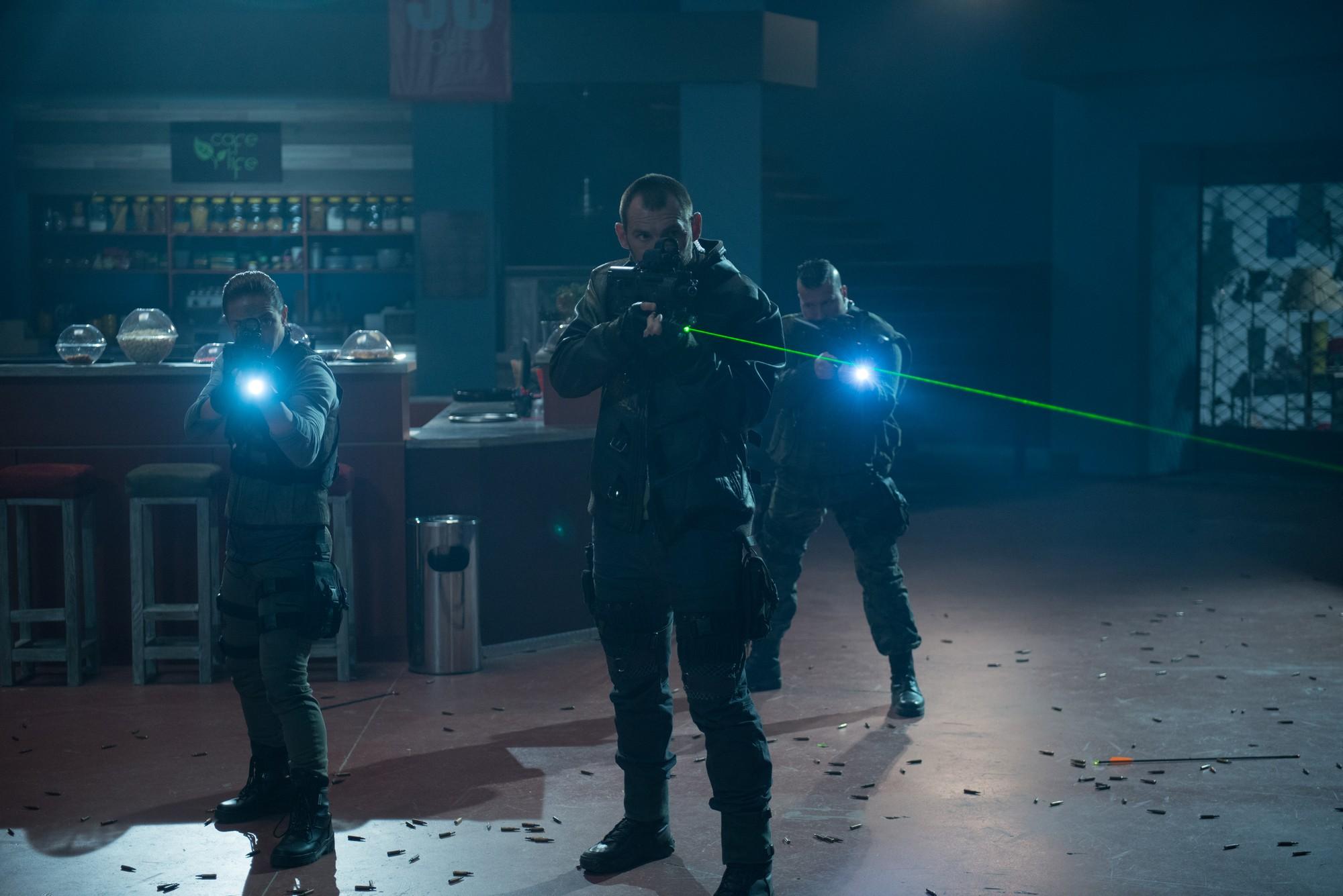 Фото - Охранник: 2000x1335 / 155.67 Кб