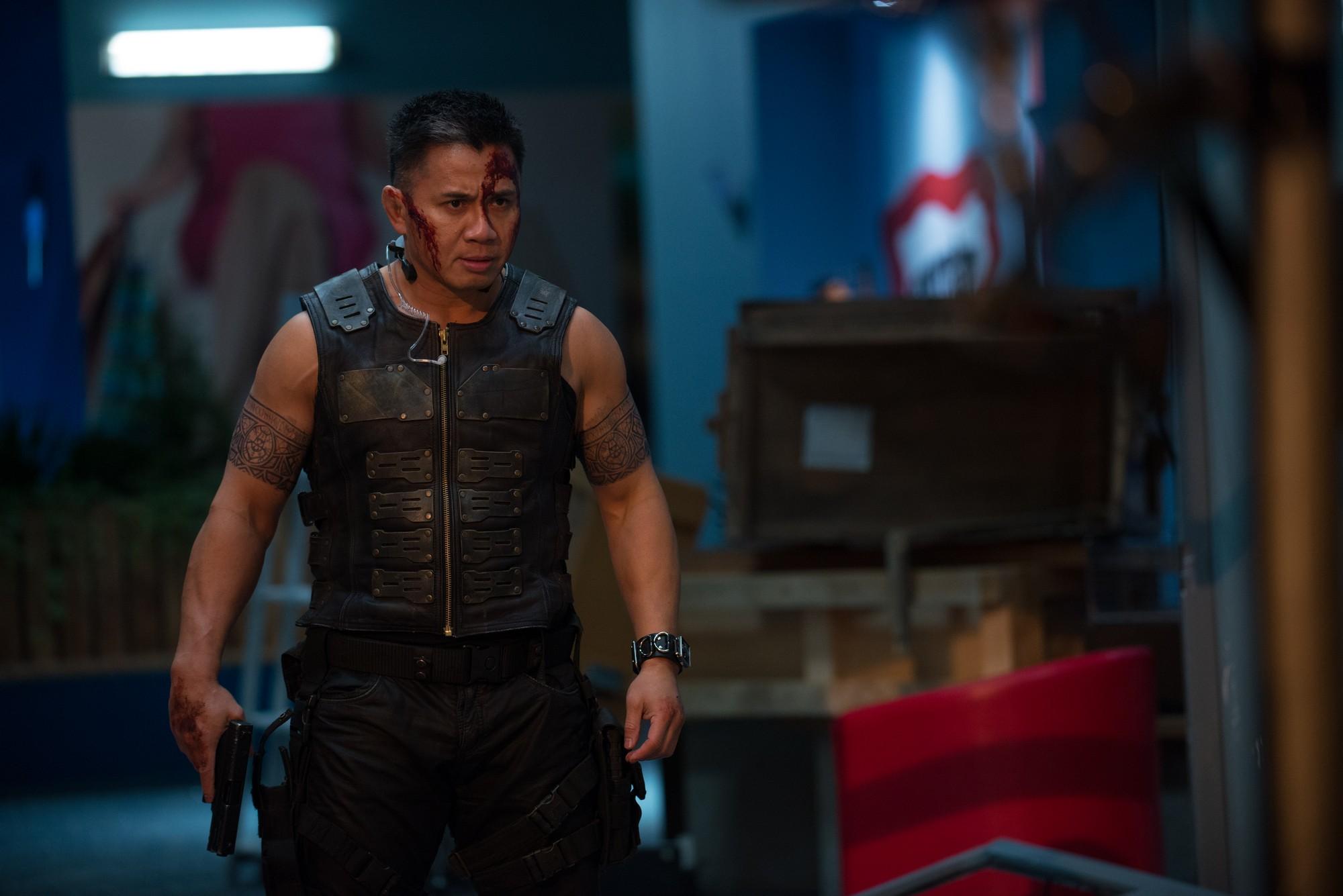 Фото - Охранник: 2000x1335 / 129.33 Кб