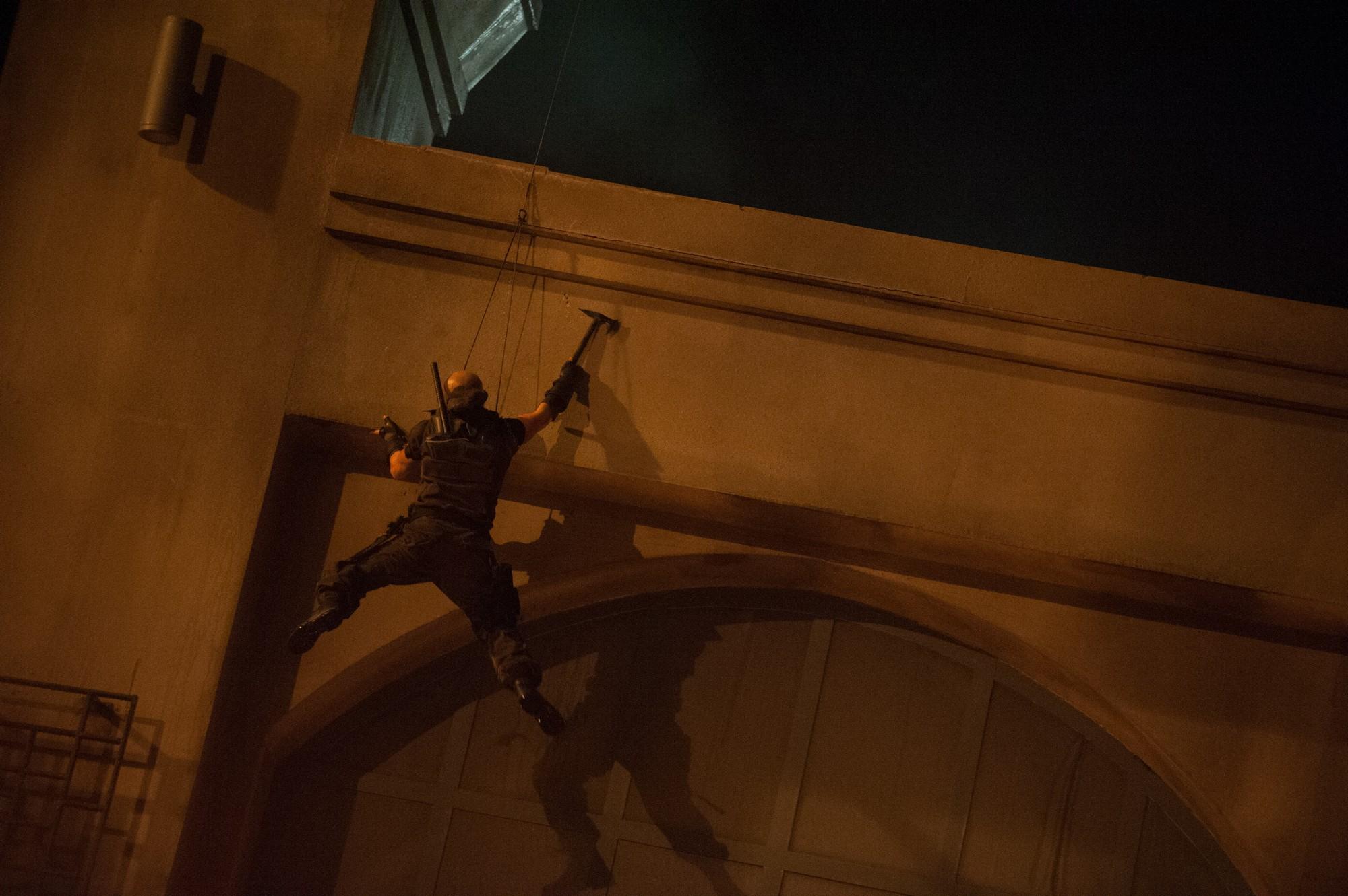 Фото - Охранник: 2000x1331 / 204.87 Кб