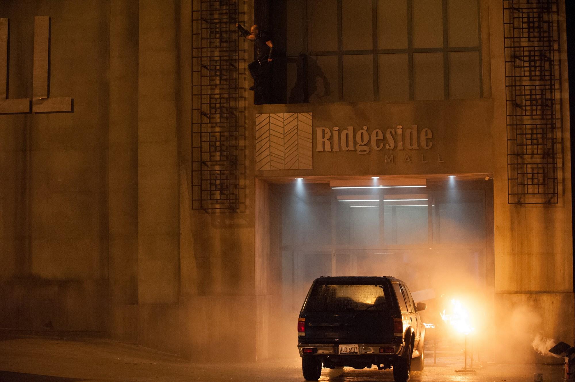 Фото - Охранник: 2000x1331 / 243.71 Кб