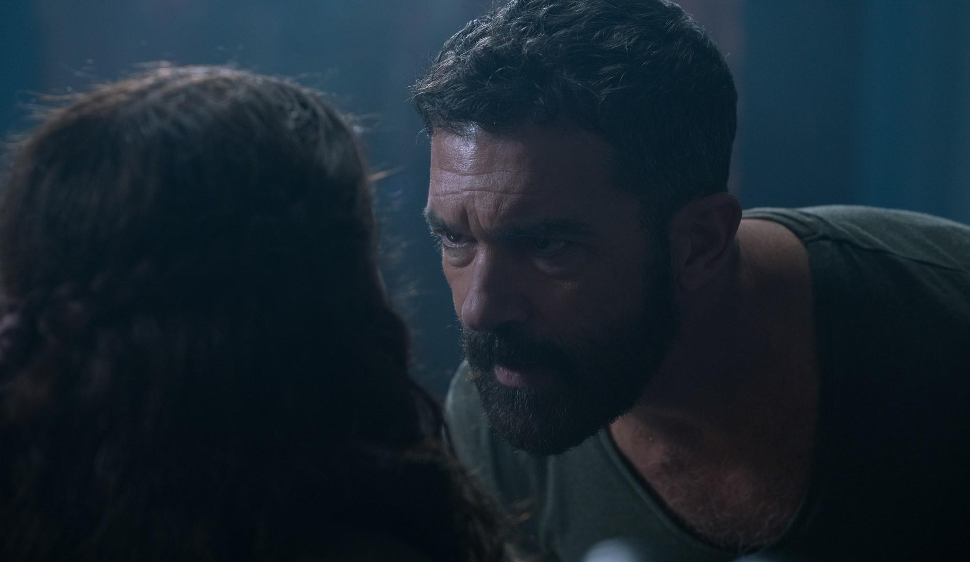 Фото - Охранник: 2000x1160 / 92.25 Кб