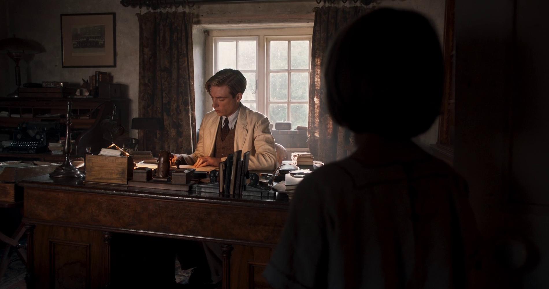 Фото - Прощай, Кристофер Робин: 1900x1000 / 109.28 Кб