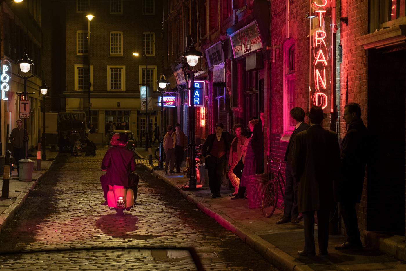 Фото - Скрюченный домишко: 1400x933 / 170.53 Кб