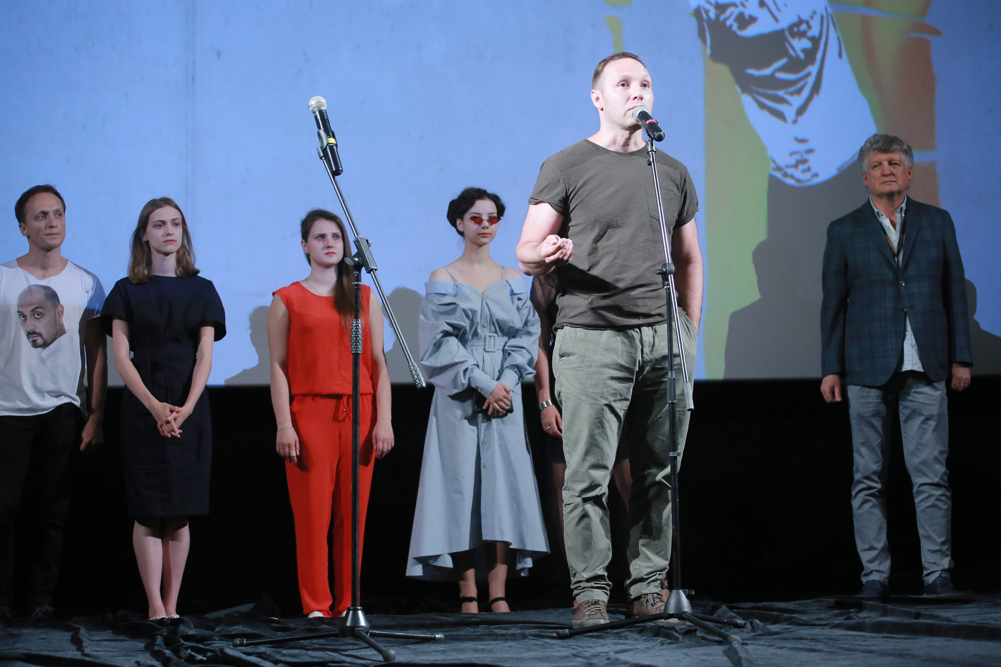 Фото - Слоны могут играть в футбол: 2000x1333 / 367.17 Кб