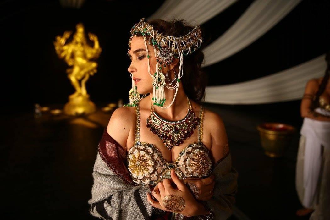 Фото - Мата Хари: 1050x700 / 79.14 Кб