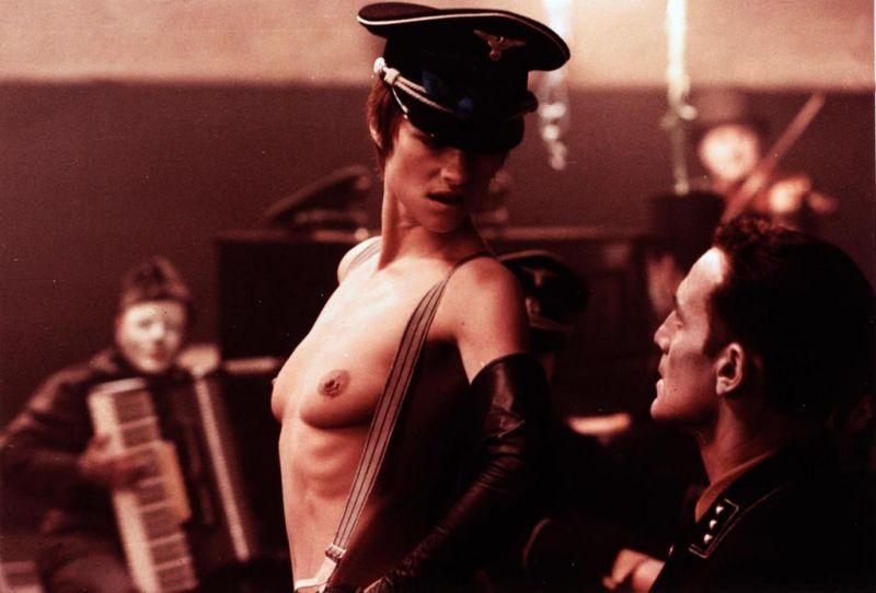 Фото - Ночной портье: 800x542 / 44.04 Кб