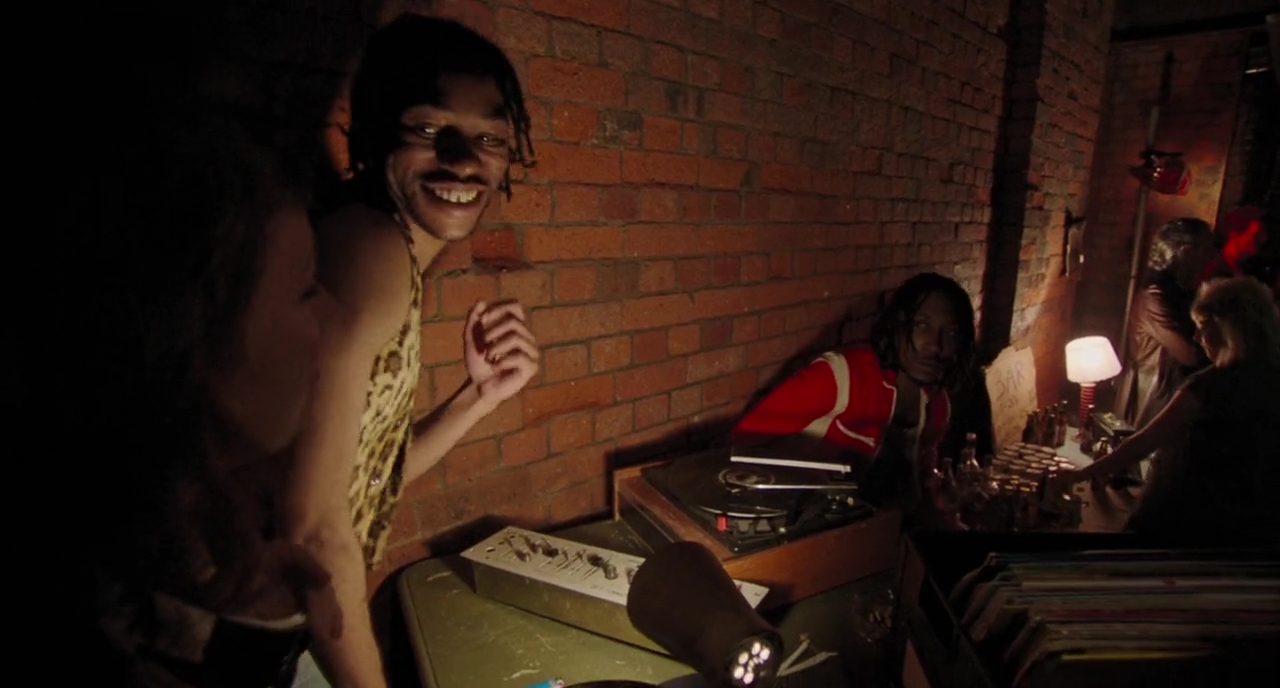 Фото - Как разговаривать с девушками на вечеринках: 1280x688 / 374 Кб