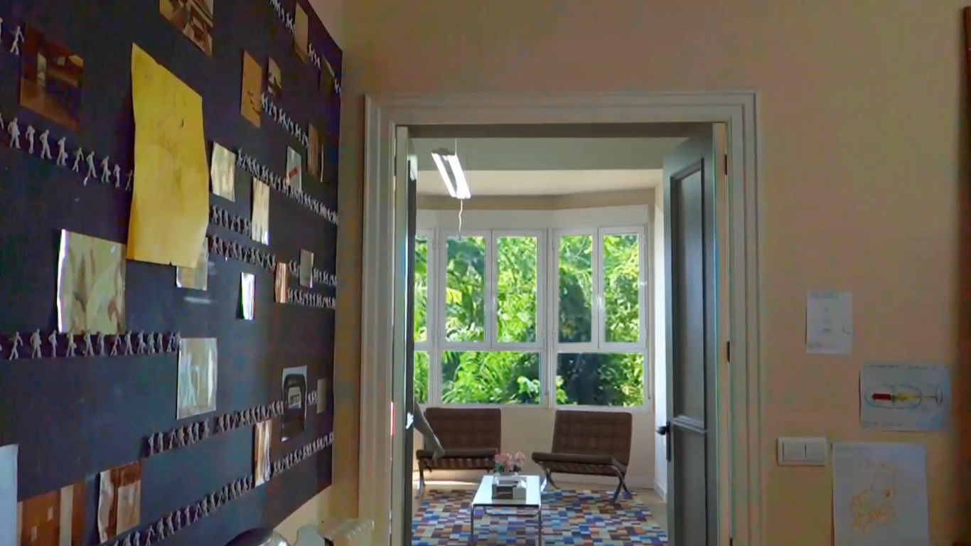 Фото - : 1366x768 / 198 Кб