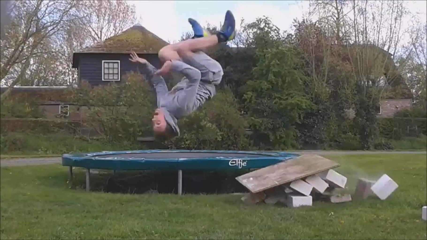 Фото - : 1820x1024 / 142 Кб