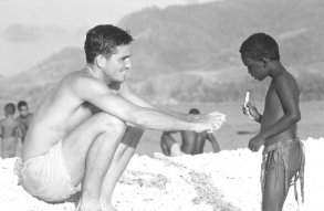 Фото - Тонкая красная линия: 336x251 / 25 Кб