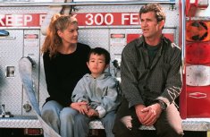 Фото - Смертельное оружие 4: 235x153 / 15 Кб