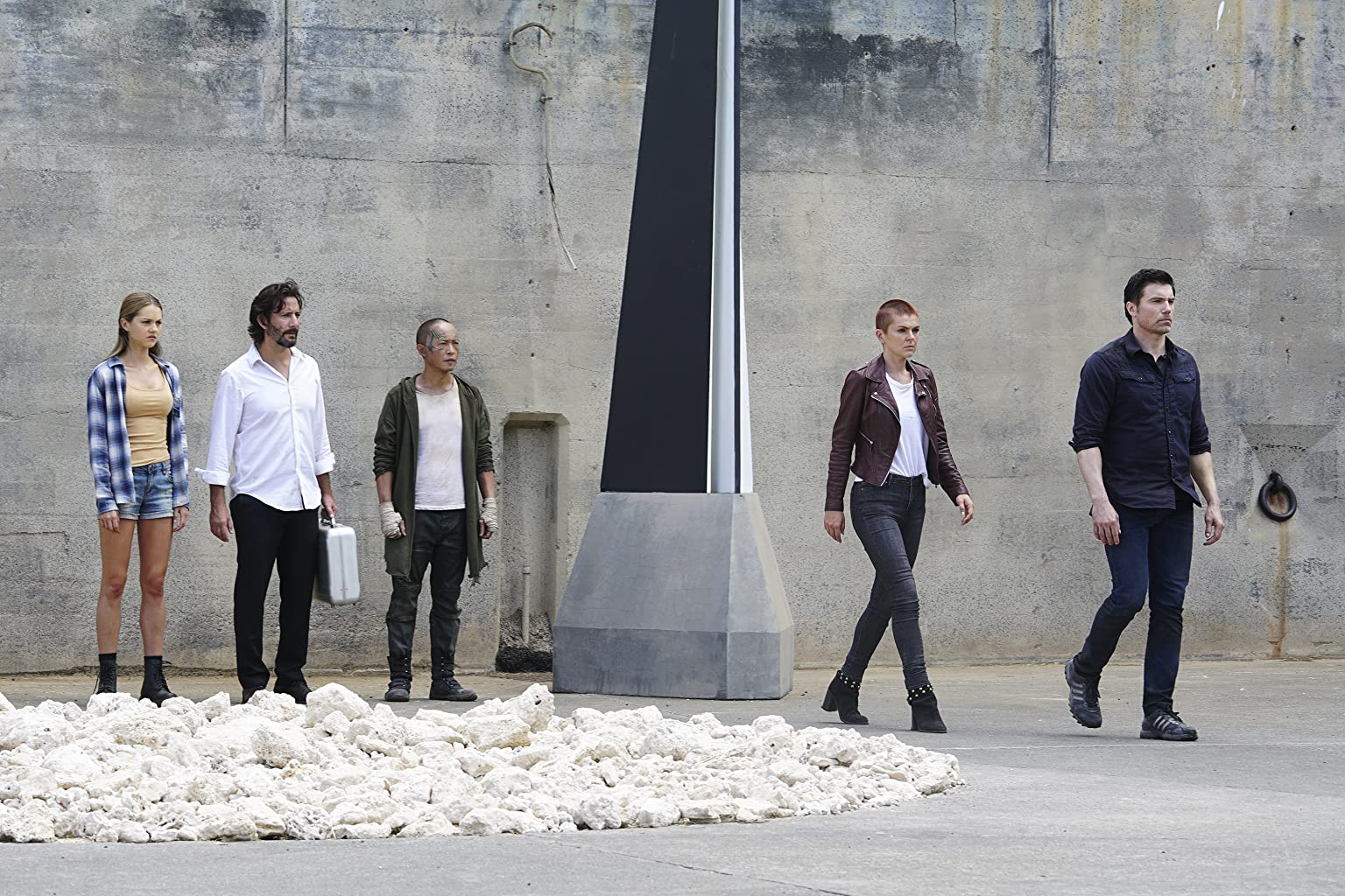 Фото - Нелюди: 1536x1024 / 280 Кб