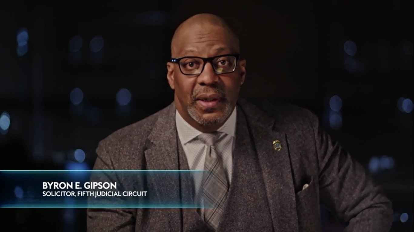 Фото - : 1366x768 / 129 Кб