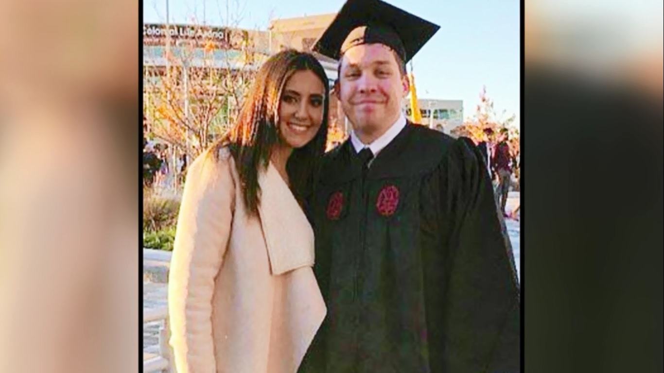 Фото - : 1366x768 / 149 Кб