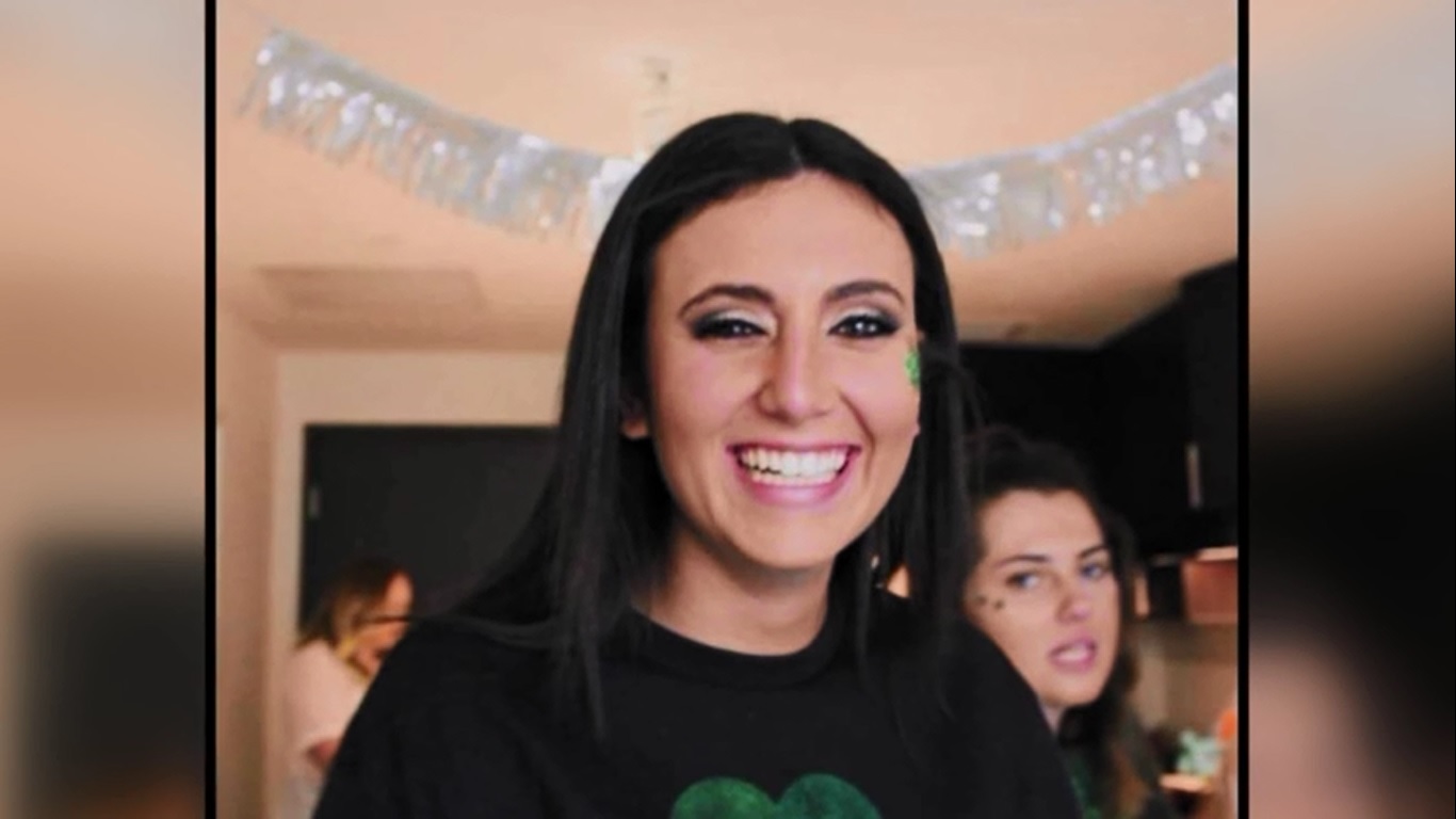 Фото - : 1366x768 / 120 Кб