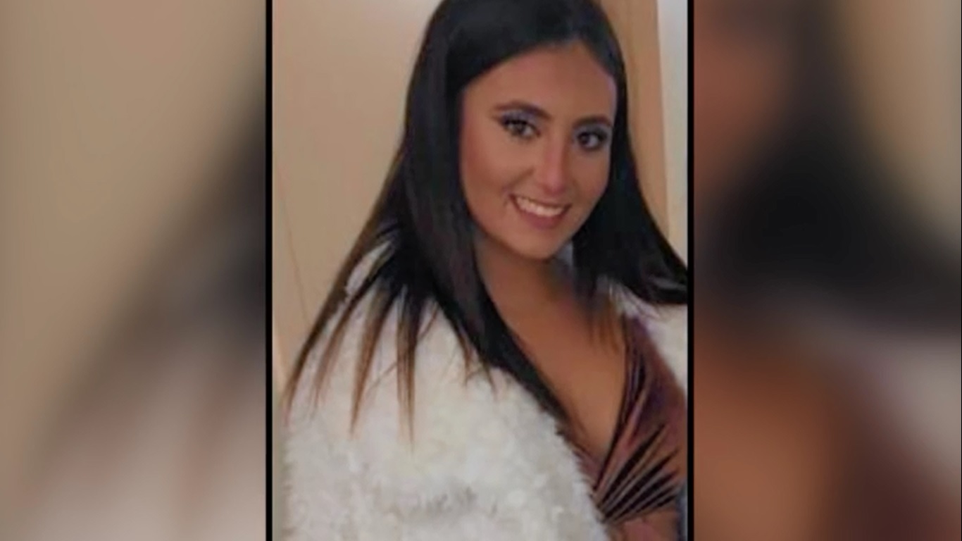 Фото - : 1366x768 / 109 Кб