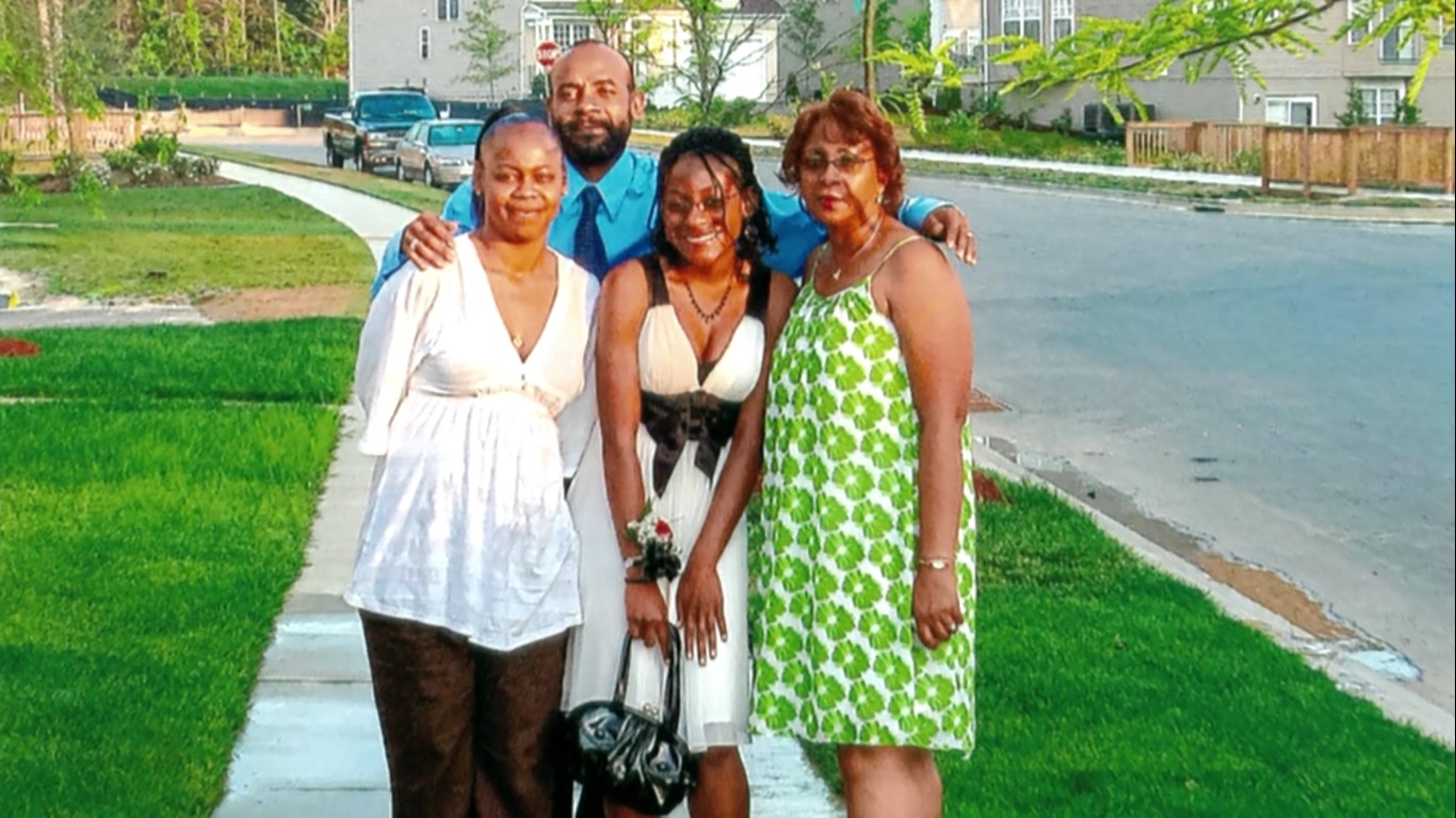 Фото - : 1366x768 / 277 Кб