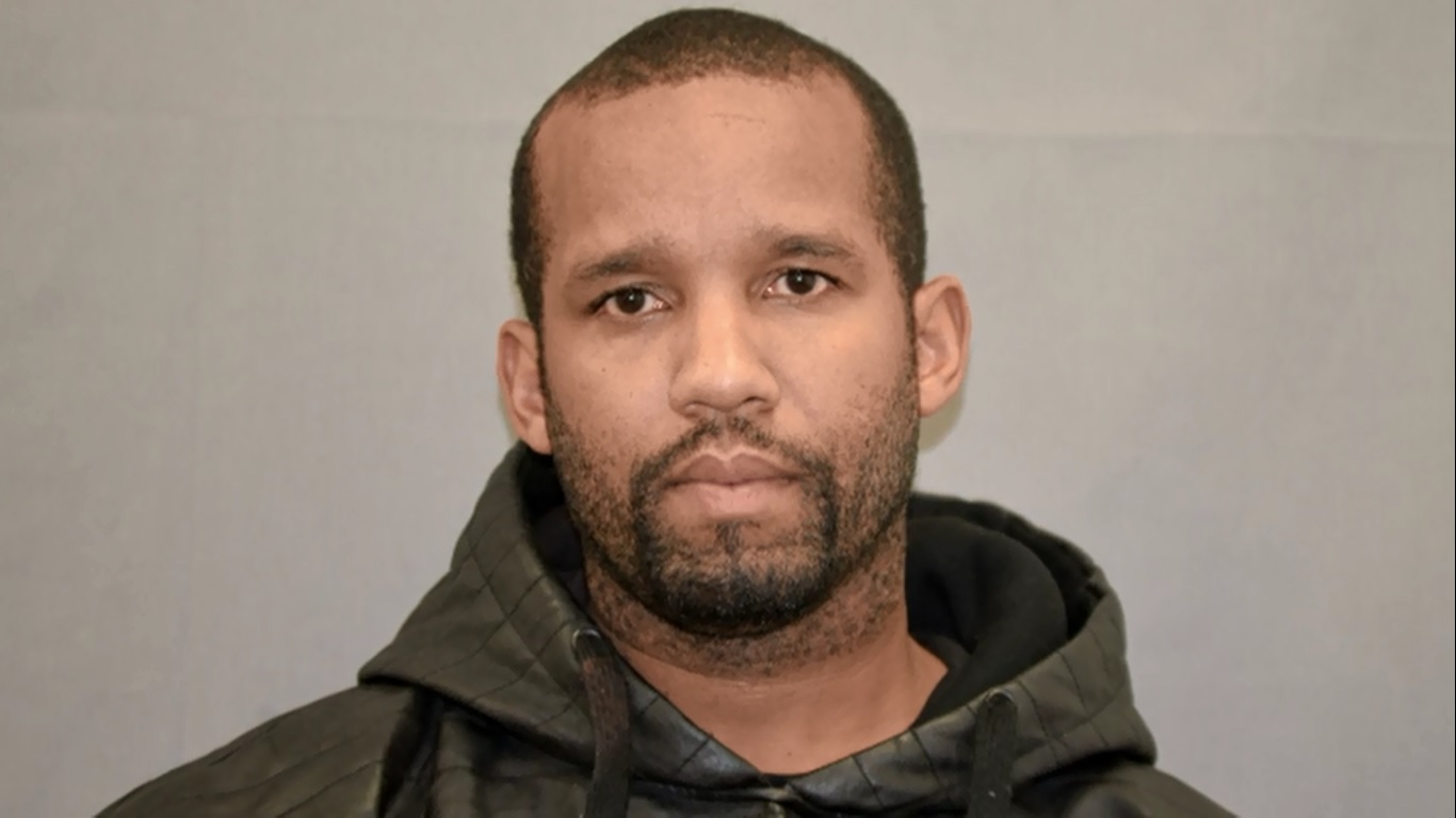 Фото - : 1366x768 / 116 Кб