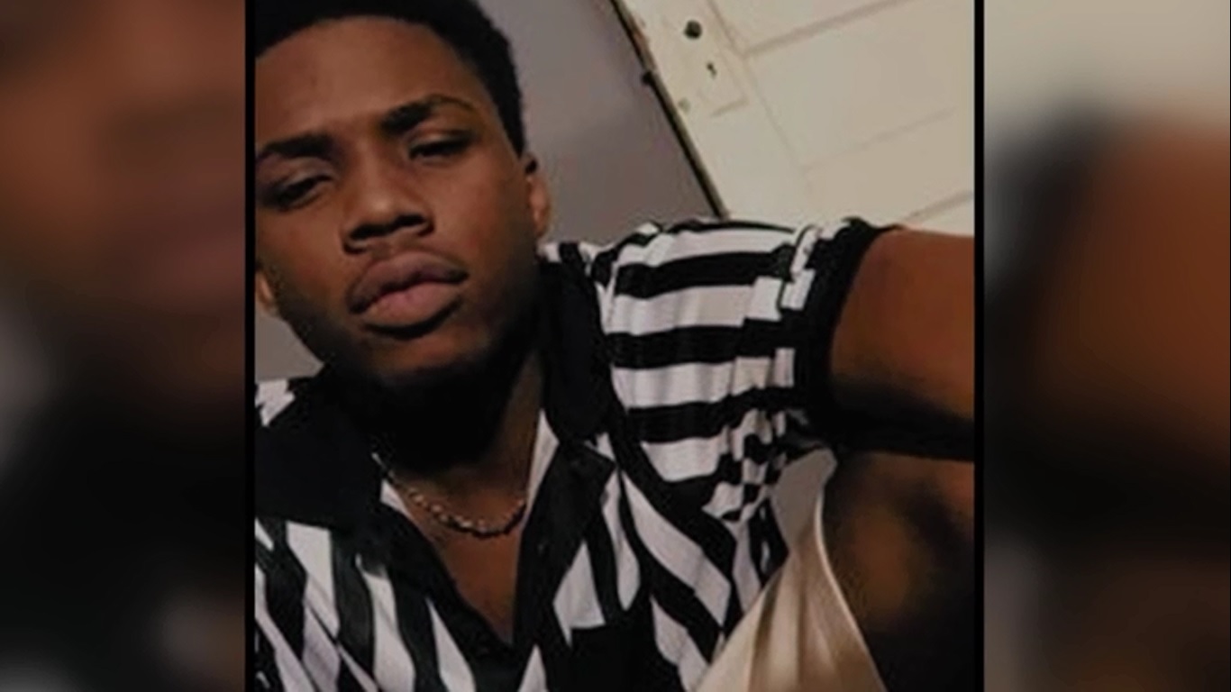 Фото - : 1366x768 / 124 Кб