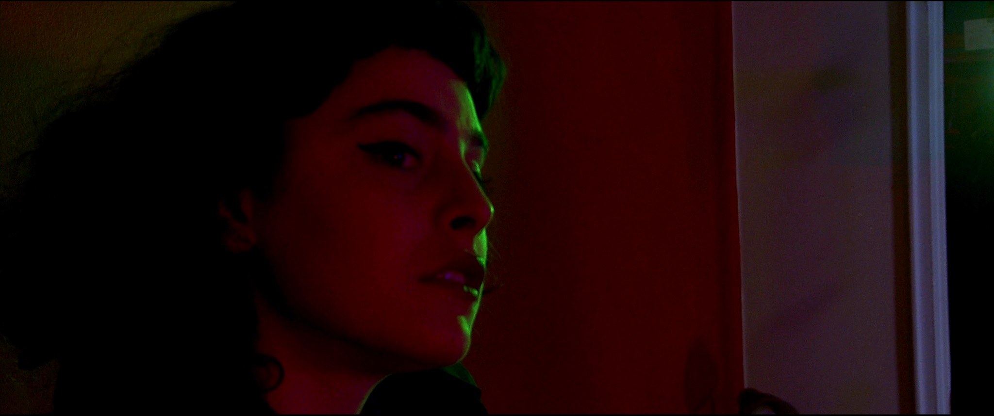 Фото - : 2048x858 / 170 Кб