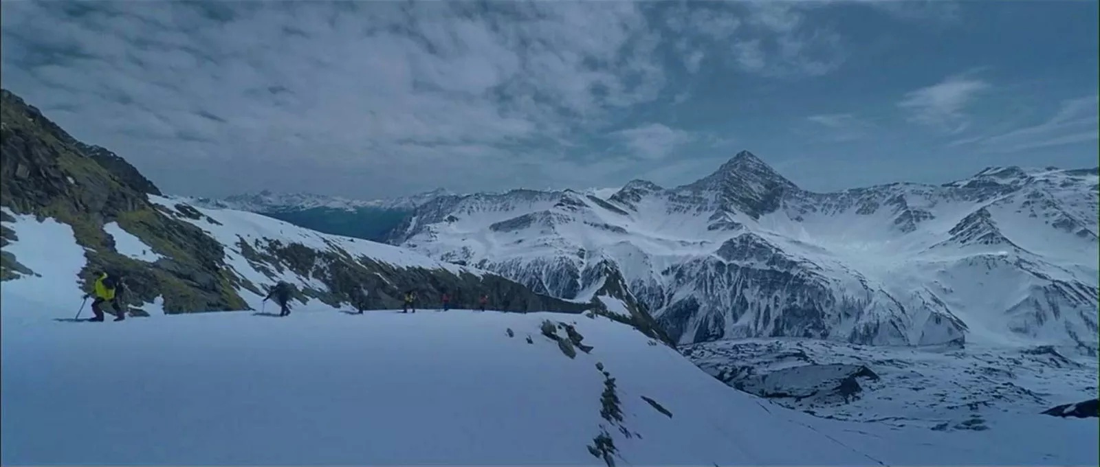 Фото - : 1600x680 / 216 Кб