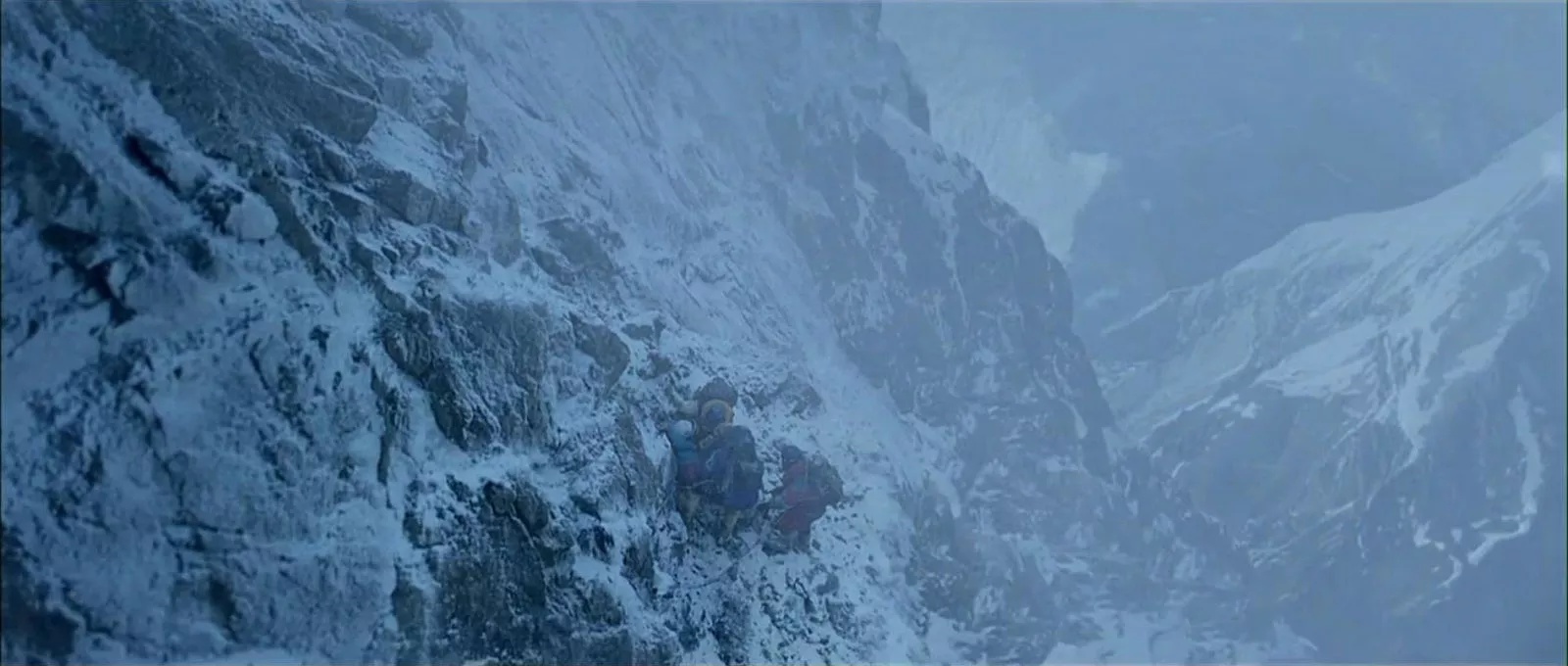 Фото - : 1600x680 / 235 Кб