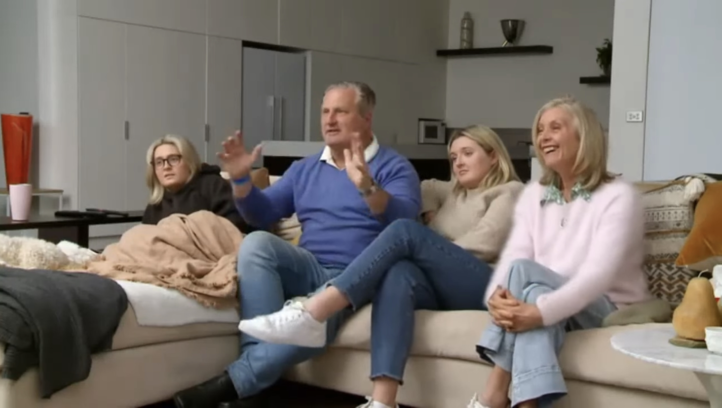 Фото - : 1463x828 / 579 Кб