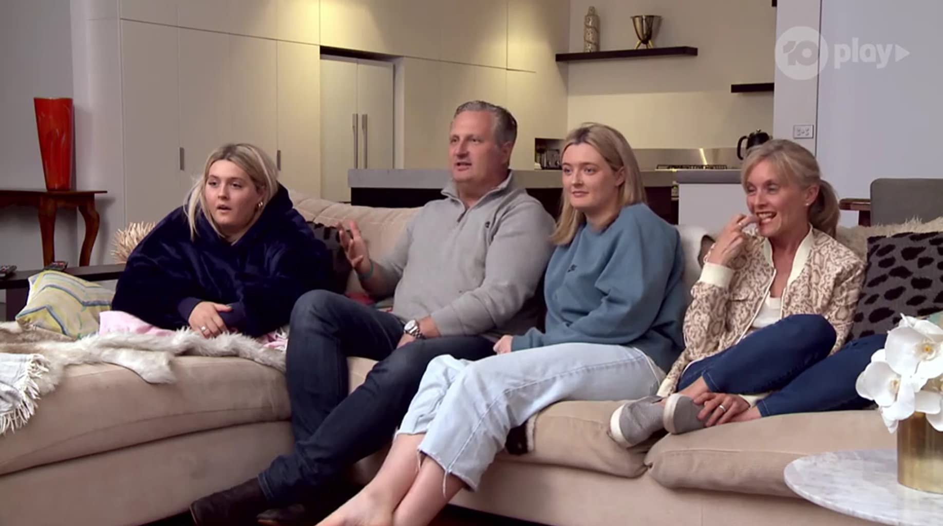 Фото - : 1836x1024 / 109 Кб