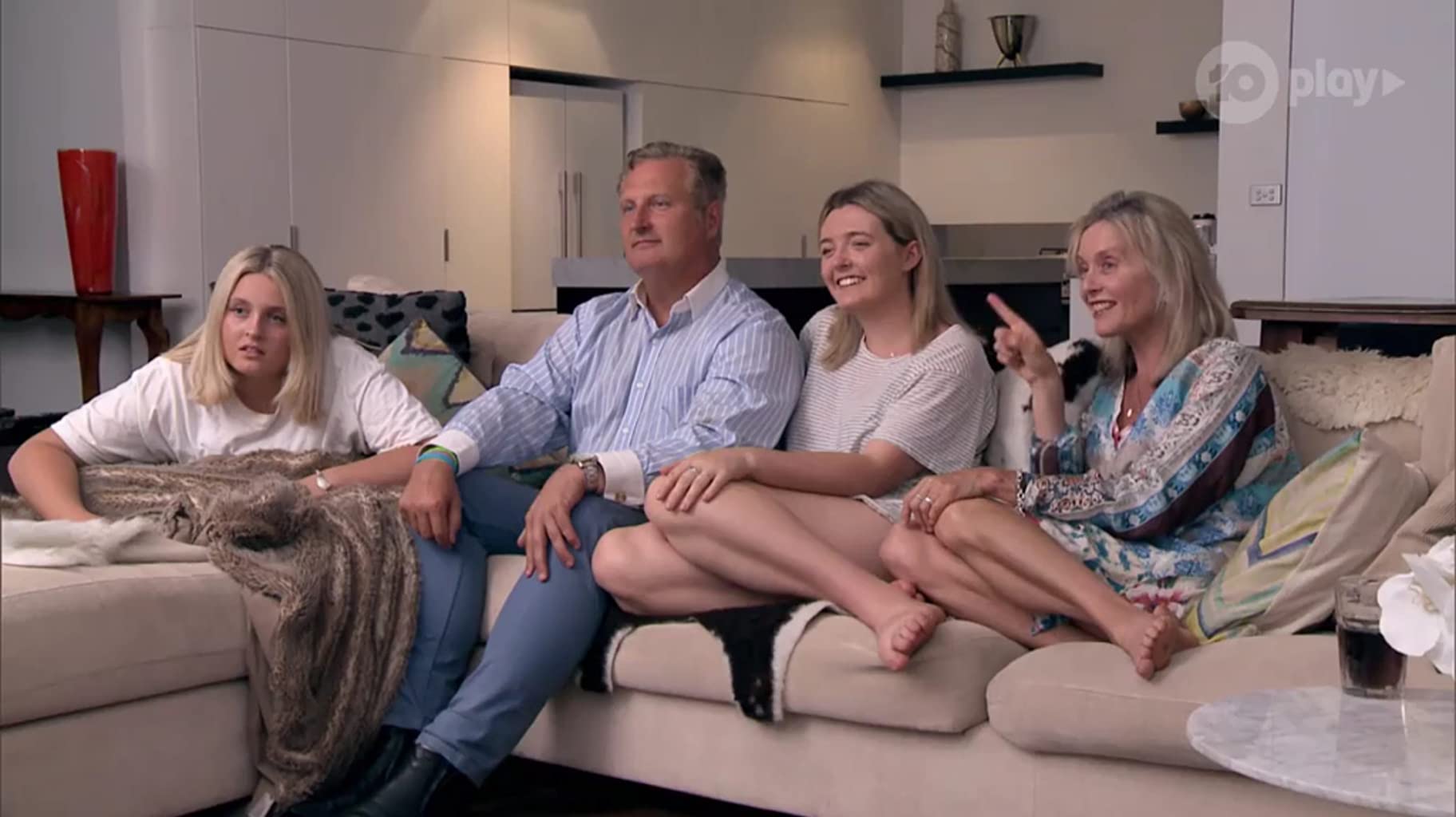 Фото - : 1824x1024 / 116 Кб