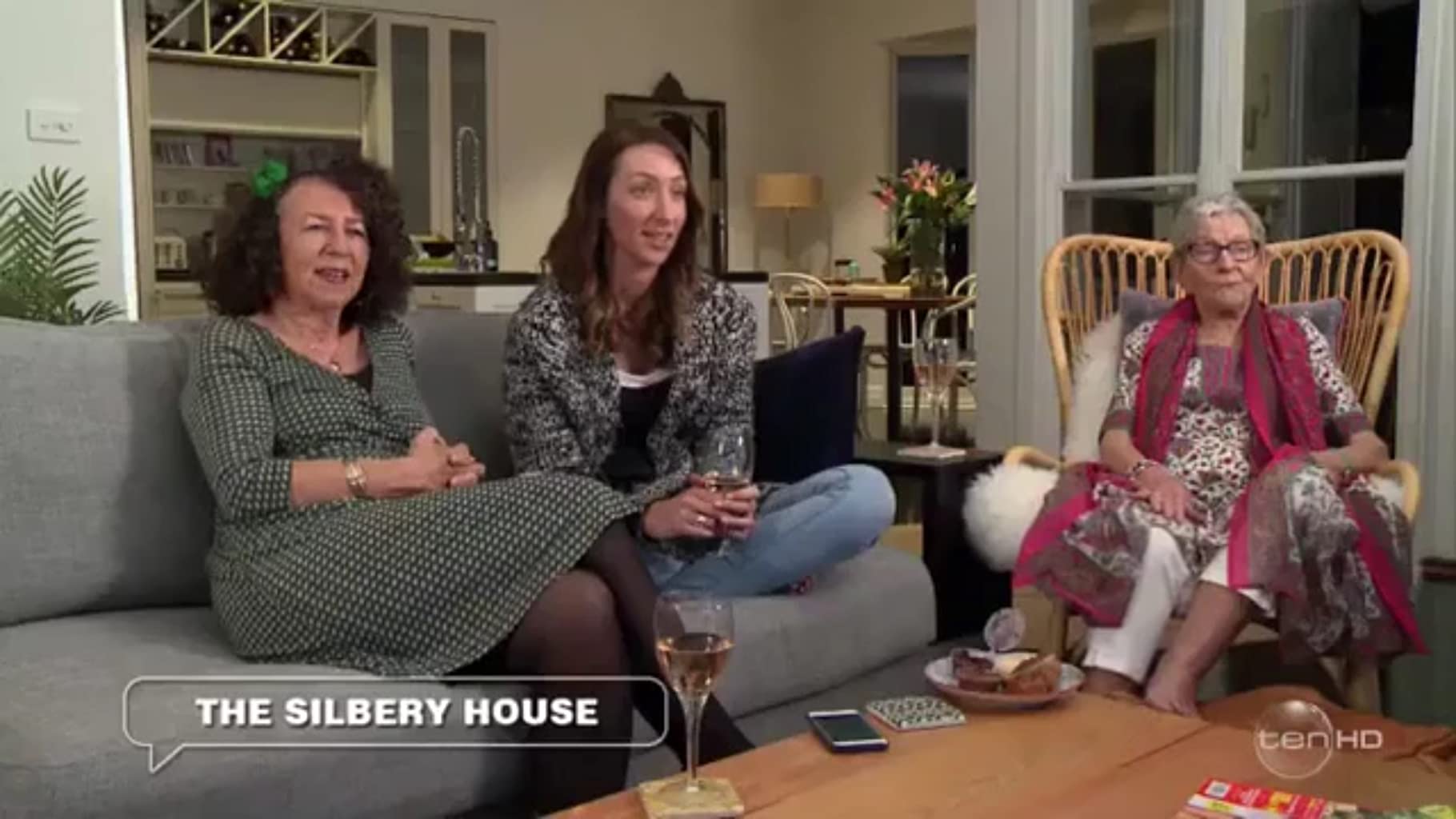 Фото - : 1820x1024 / 125 Кб