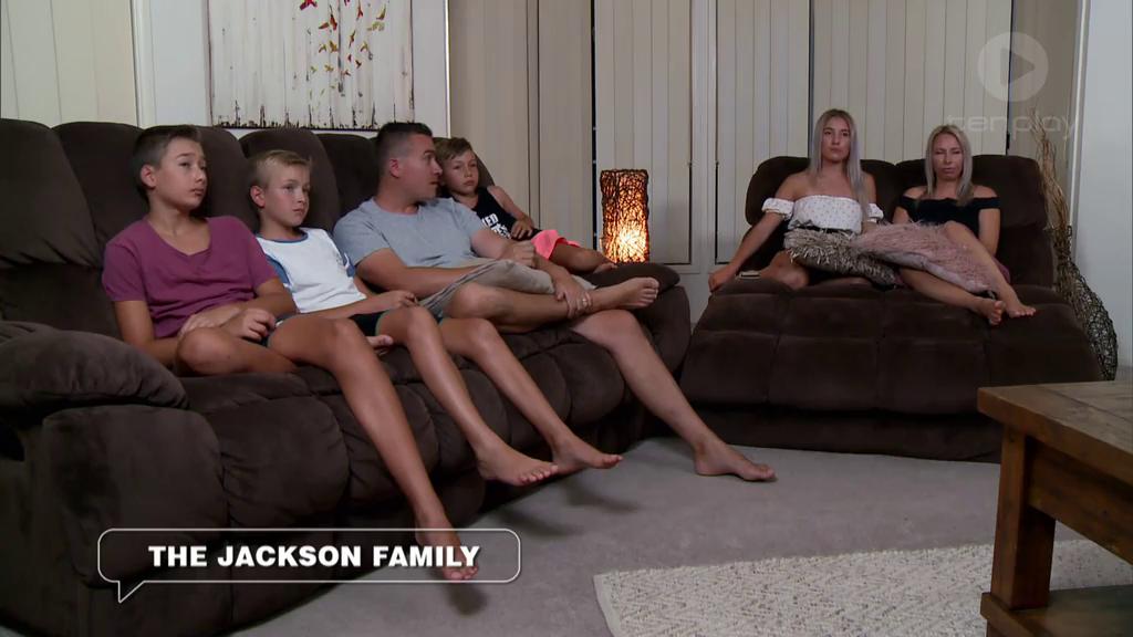 Фото - : 1024x576 / 63 Кб