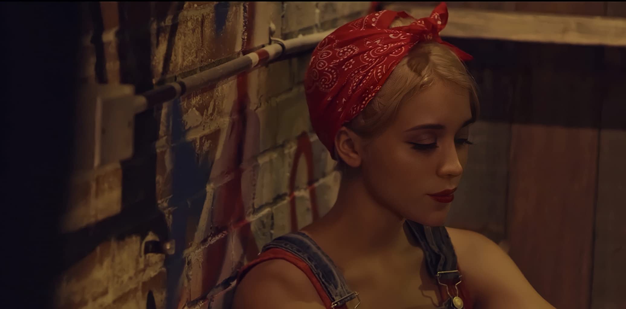 Фото - : 2072x1024 / 79 Кб