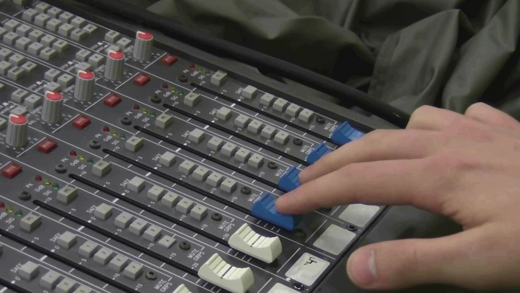 Фото - : 1820x1024 / 134 Кб